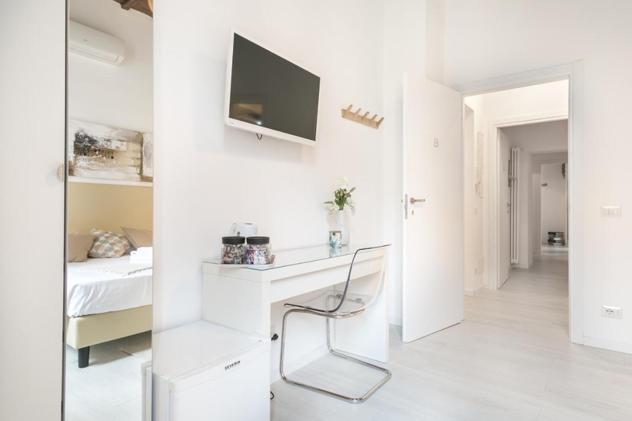 White Ostilia Guesthouse Рим Екстер'єр фото