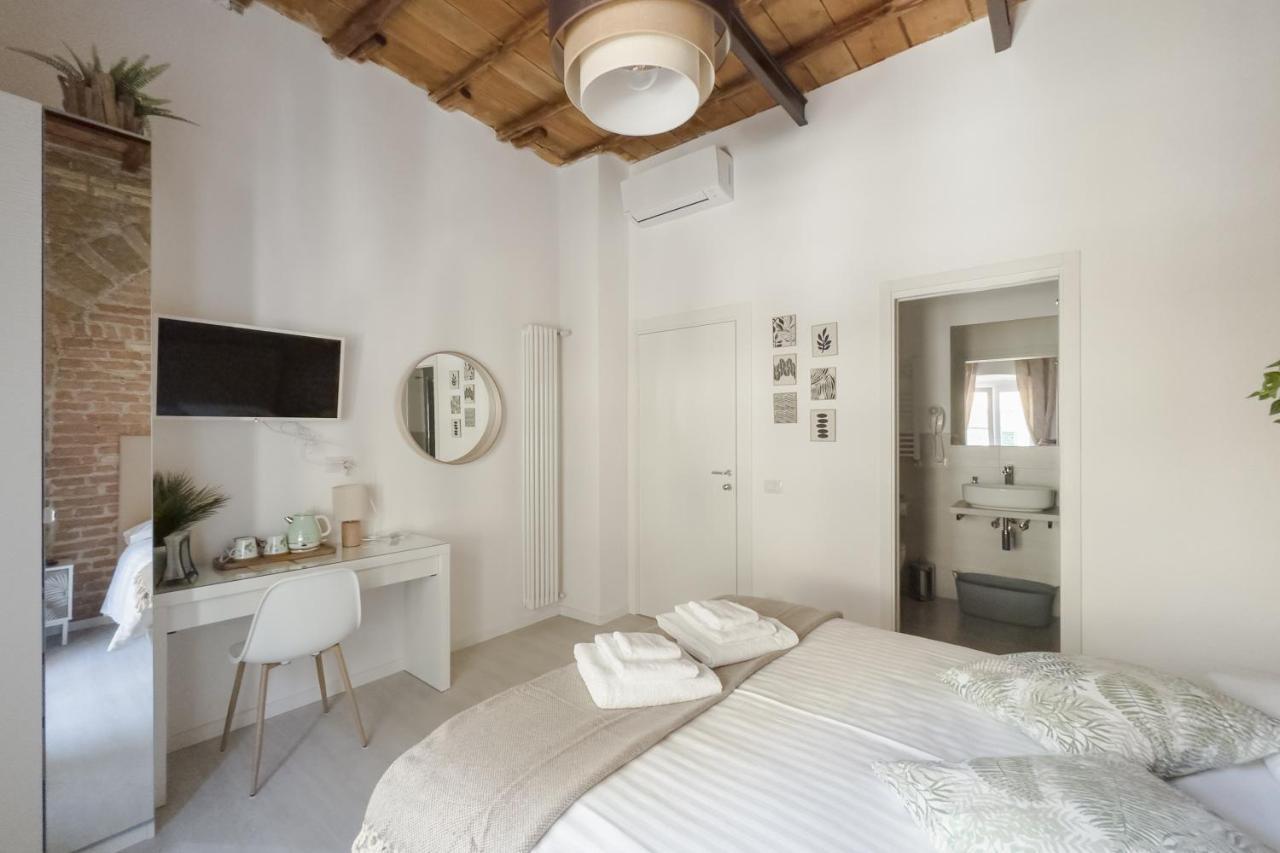 White Ostilia Guesthouse Рим Екстер'єр фото