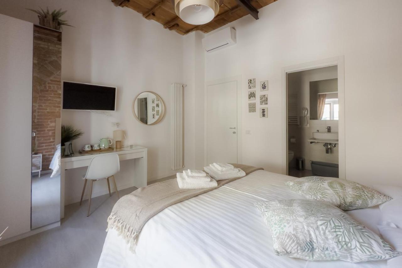 White Ostilia Guesthouse Рим Екстер'єр фото