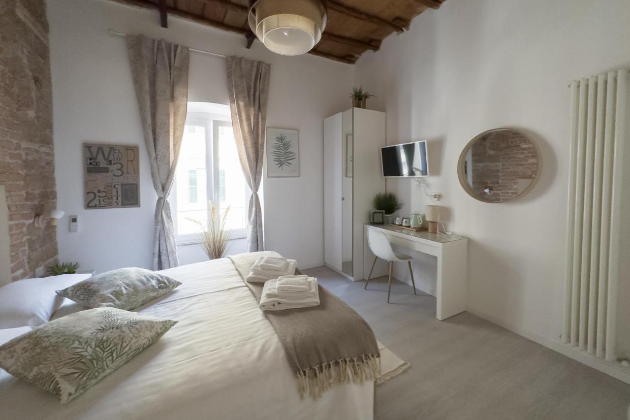 White Ostilia Guesthouse Рим Екстер'єр фото