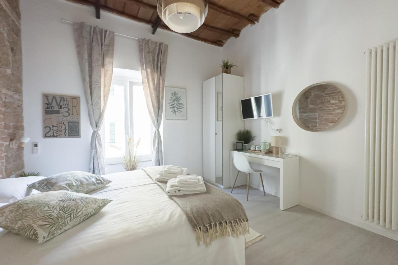White Ostilia Guesthouse Рим Екстер'єр фото