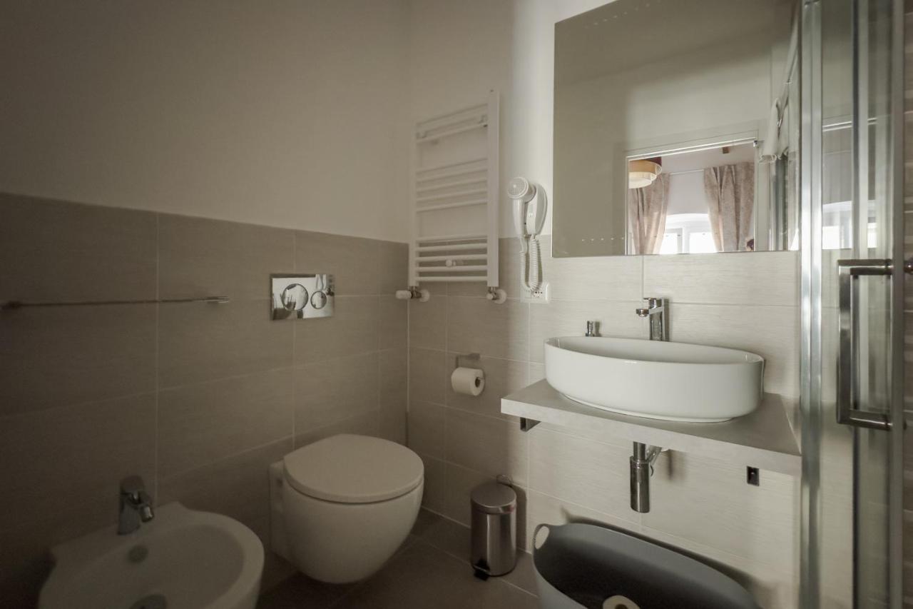 White Ostilia Guesthouse Рим Екстер'єр фото