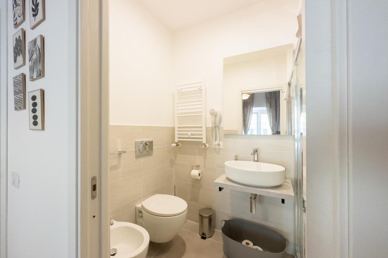White Ostilia Guesthouse Рим Екстер'єр фото